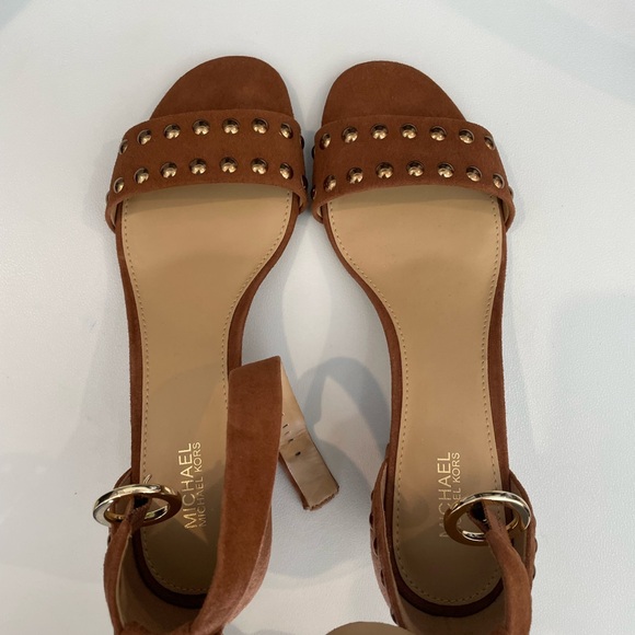 BNWOT Michael Kors Brown Studded Women's Sandals - Picture 1 of 6